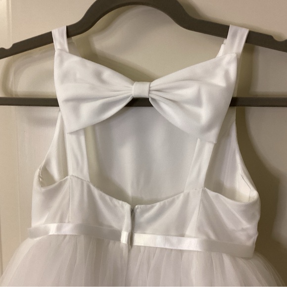 David's Bridal CR 1403 Soft White Back Out Bow Flower Girl Dress SZ 7 EUC $129 - Picture 4 of 16